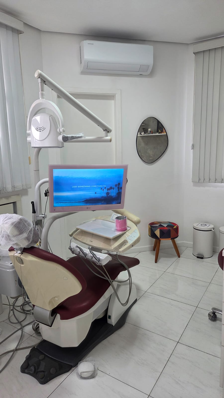 Cadeira odontológica do consultório da Dra. Bianca